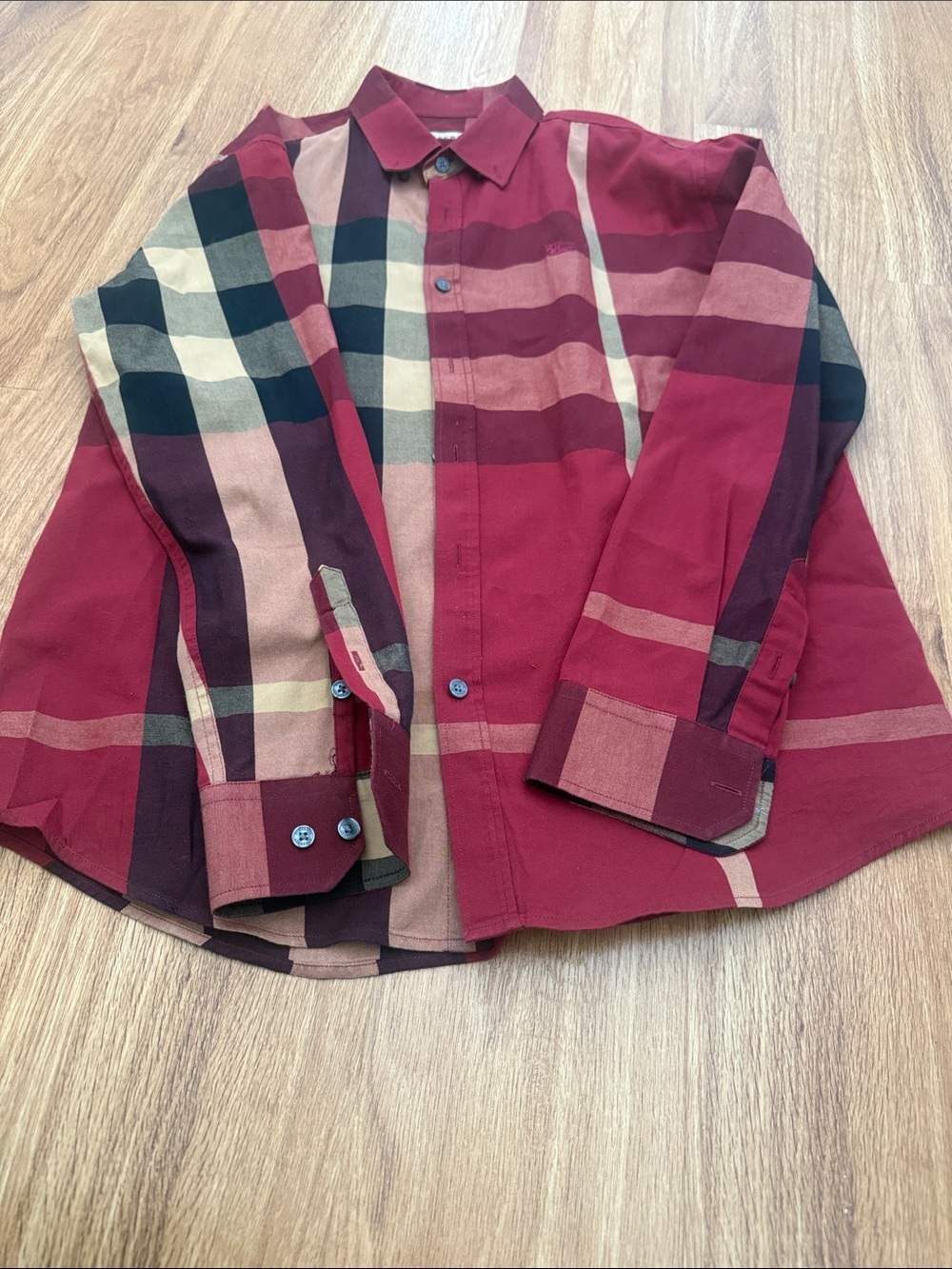 Men’s top szXL Red Plaid Long-Sleeve Button-Down Shirt like new boutique style